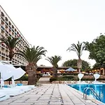 Sandy & Hotel