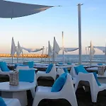 Sandy & Hotel Larnaca