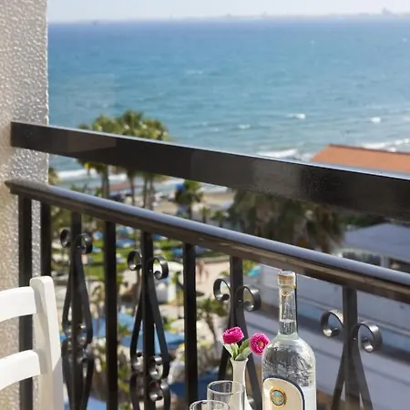 Sandy & - Ex Sentido Otel Larnaca