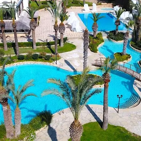 Sandy & - Ex Sentido Larnaca