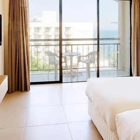 Sandy & - Ex Sentido Otel Larnaca