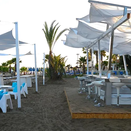 Hotel Sandy & Larnaca