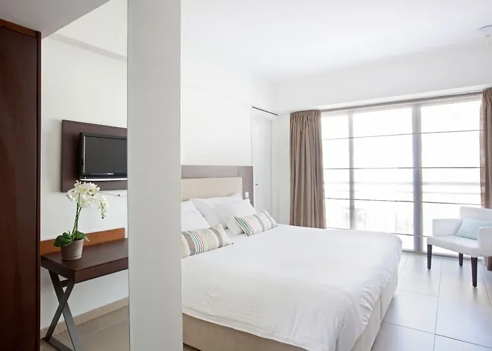 Sandy & - Ex Sentido 4* Larnaca