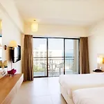Sandy & Hotel Larnaca